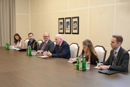 Prezident İlham Əliyev Birləşmiş Krallığın müdafiə üzrə dövlət nazirini qəbul edib