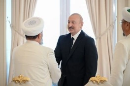 Prezident İlham Əliyev Bakıda keçirilən beynəlxalq konfransların iştirakçılarını qəbul edib