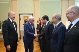 Azərbaycan və Almaniya prezidentlərinin geniş tərkibdə görüşü olub