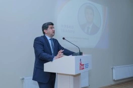 ADA Universitetinin dekanı Balaxanı neftçiləri ilə konstitusiya hüquq və azadlıqları ilə bağlı müzakirə keçirib