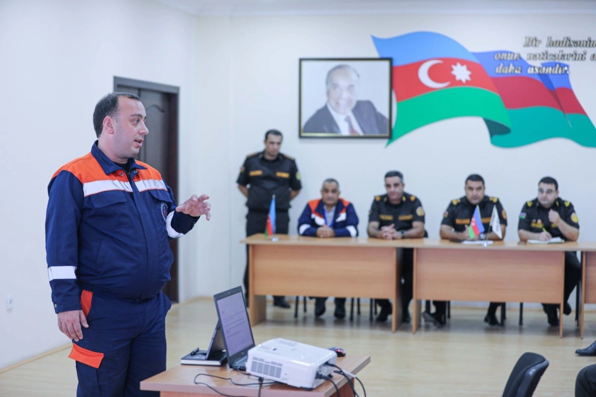 Balaxanı neftçiləri və FHN əməkdaşları yanğından mühafizə üzrə birgə profilaktik seminarlar keçirirlər
