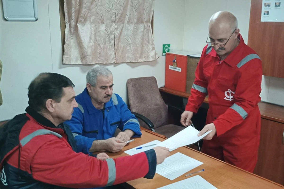 Xarici sularda üzən dənizçilər seçkilərdə iştirak ediblər - FOTO