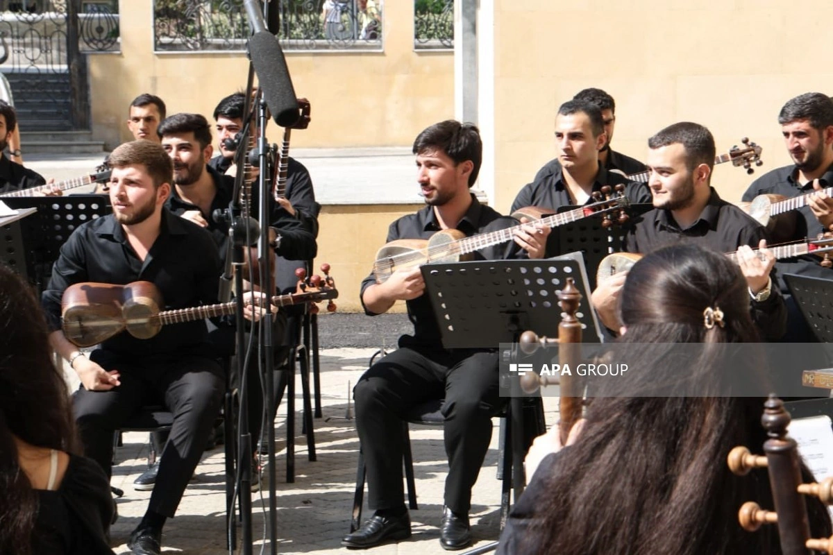 XVIII Beynəlxalq Musiqi Festivalı çərçivəsində açıq havada konsert proqramı nümayiş olunub - FOTO