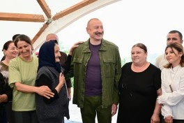 Prezident İlham Əliyev Şuşanın Kiçik Qaladərəsi kəndində görülən işlərlə tanış olub və kəndə qayıdan sakinlərlə görüşüb - FOTO - YENİLƏNİB