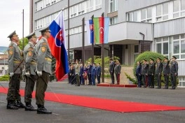 Müdafiə nazirləri Azərbaycan-Slovakiya hərbi əməkdaşlığının vəziyyətini müzakirə edib