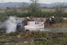 Şəkidə iki maşın toqquşub, avtomobillərdən biri yanıb - FOTO