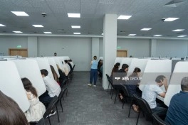 Dövlət icra məmuru vəzifəsinə qəbulla bağlı test imtahanı keçirilir - FOTOLENT - YENİLƏNİB