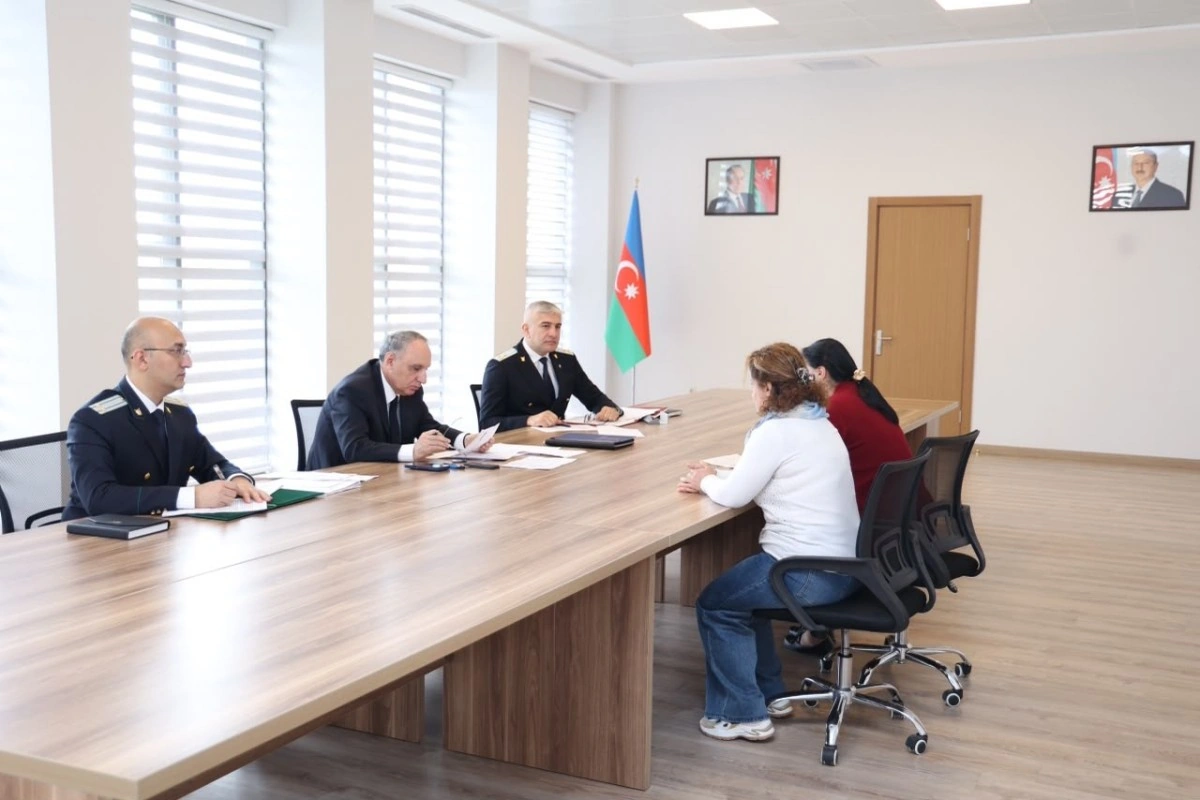 Baş prokuror Gəncədə vətəndaşları qəbul edib