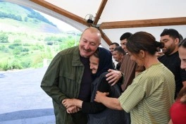 Prezident İlham Əliyev Şuşanın Kiçik Qaladərəsi kəndində görülən işlərlə tanış olub və kəndə qayıdan sakinlərlə görüşüb - FOTO - YENİLƏNİB