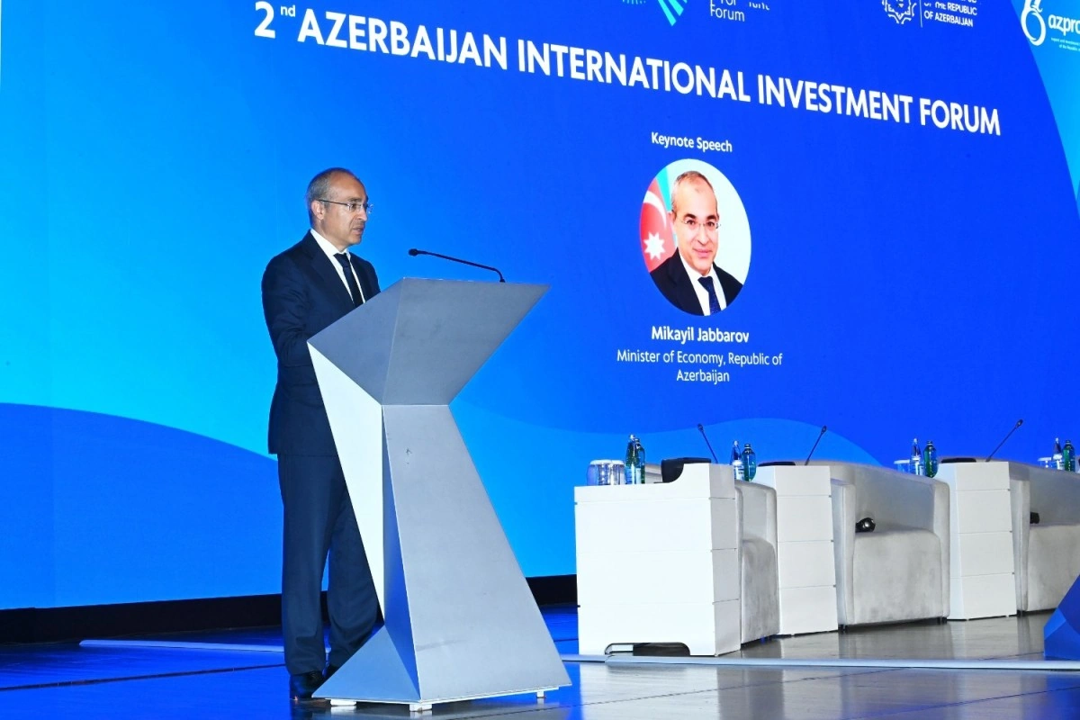 II Azərbaycan Beynəlxalq İnvestisiya Forumu: Azərbaycanın regionlar arasında strateji keçid kimi rolu müzakirə olunub - FOTO