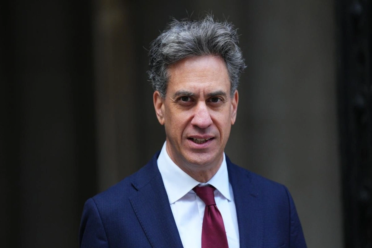 Leyboristlərin keçmiş lideri Ed Miliband xarici işlər naziri təyin edilib