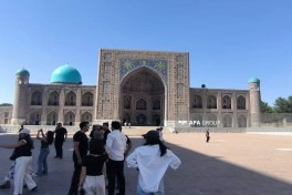 Azərbaycan media nümayəndələri Səmərqənddə Registan meydanını ziyarət ediblər - FOTO