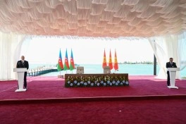 Azərbaycan və Qırğızıstan prezidentlərinin təltifolunma mərasimi keçirilib - FOTO