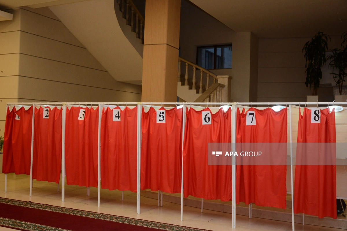 Azərbaycanda növbədənkənar prezident seçkiləri ilə əlaqədar səsvermə başlayıb