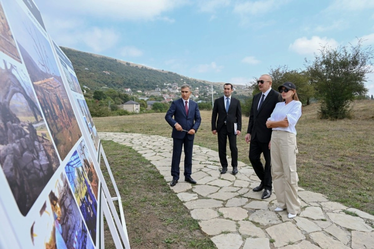 Prezident Şamaxıda Pir Ömər Sultan ziyarətgahında aparılan konservasiya işləri ilə tanış olub - YENİLƏNİB - FOTO