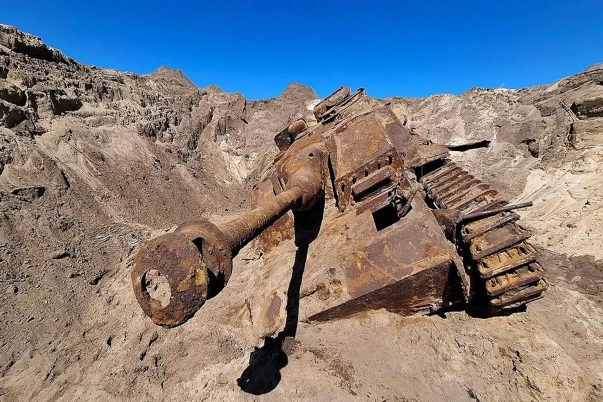 Almaniyada II Dünya müharibəsindən qalmış "StuG III" özüyeriyən artilleriya qurğusu tapılıb