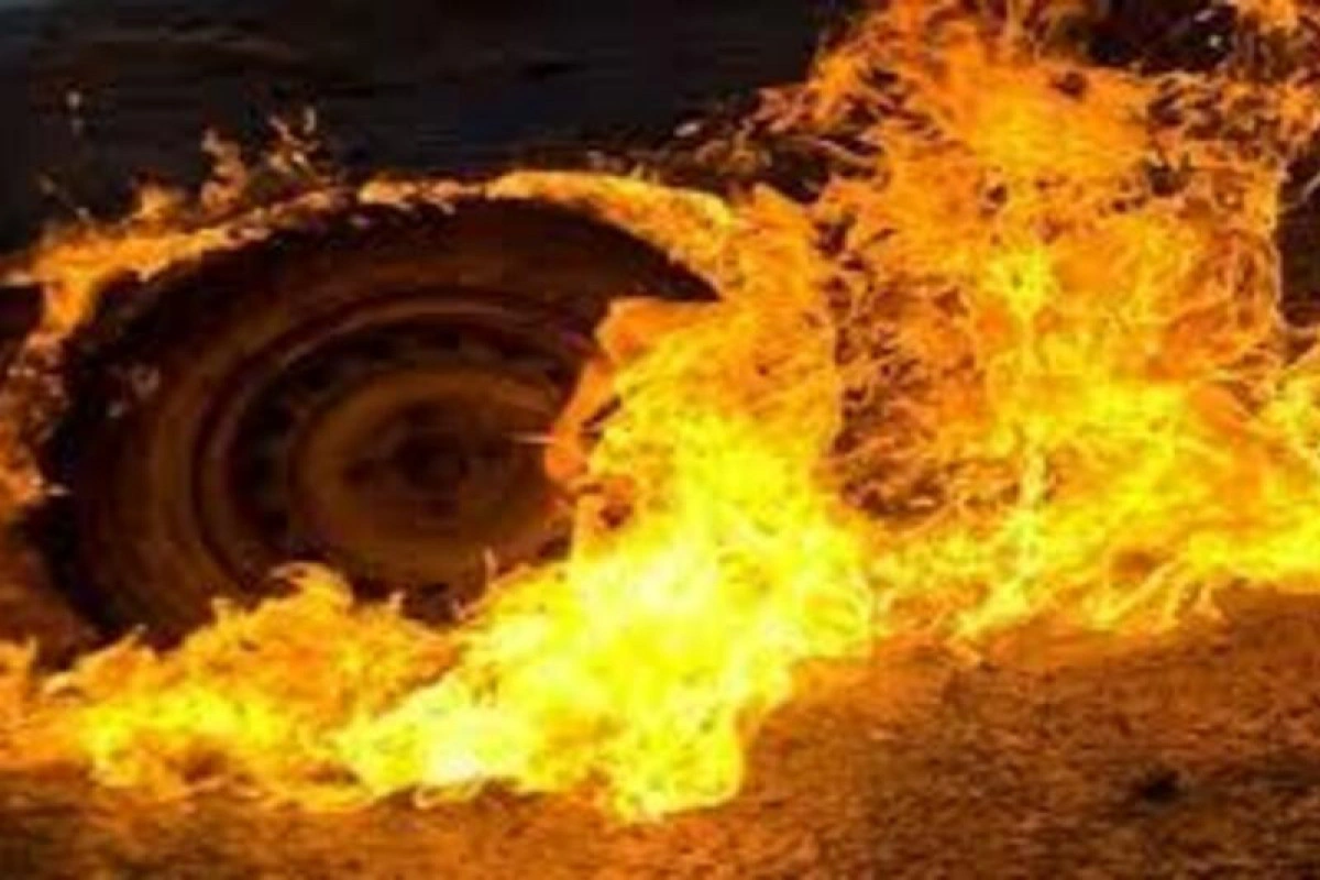 Abşeronda “Hyundai” markalı minik avtomobili yanıb