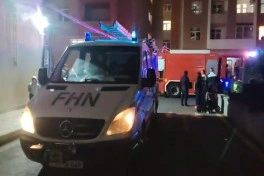 Bakıda yaşayış binasında yanğın olub, bina sakinləri təxliyə edilib
