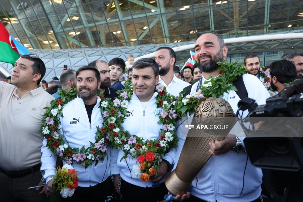 Avropa çempionu olan Azərbaycanın minifutbol yığması Vətənə qayıdıb - FOTO - YENİLƏNİB