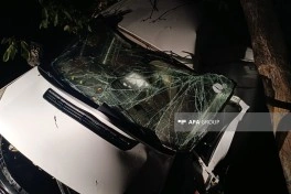 Tovuzda yük avtomobili elektrik dirəyinə çırpılıb, sürücü ölüb - FOTO