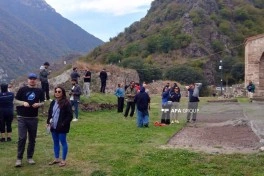Beynəlxalq səyyahlar Xudavəng monastır kompleksini ziyarət edib - FOTO