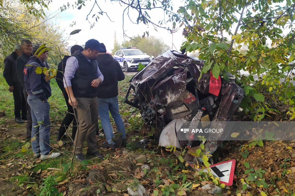 Şabranda yük və minik avtomobili toqquşub, ana və qızı xəsarət alıb - FOTO