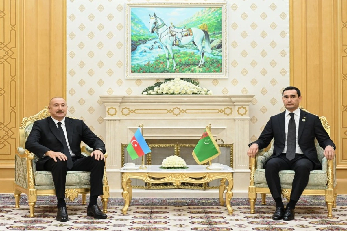 Türkmənbaşı şəhərində Prezident İlham Əliyev Sərdar Berdiməhəmmədovla görüşüb