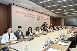 Yalçın Rəfiyev  IV “Maarifçi” tələbə-məzun proqramının iştirakçıları ilə görüşüb