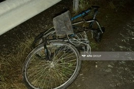 Ucarda avtomobil velosipedçini vuraraq öldürüb