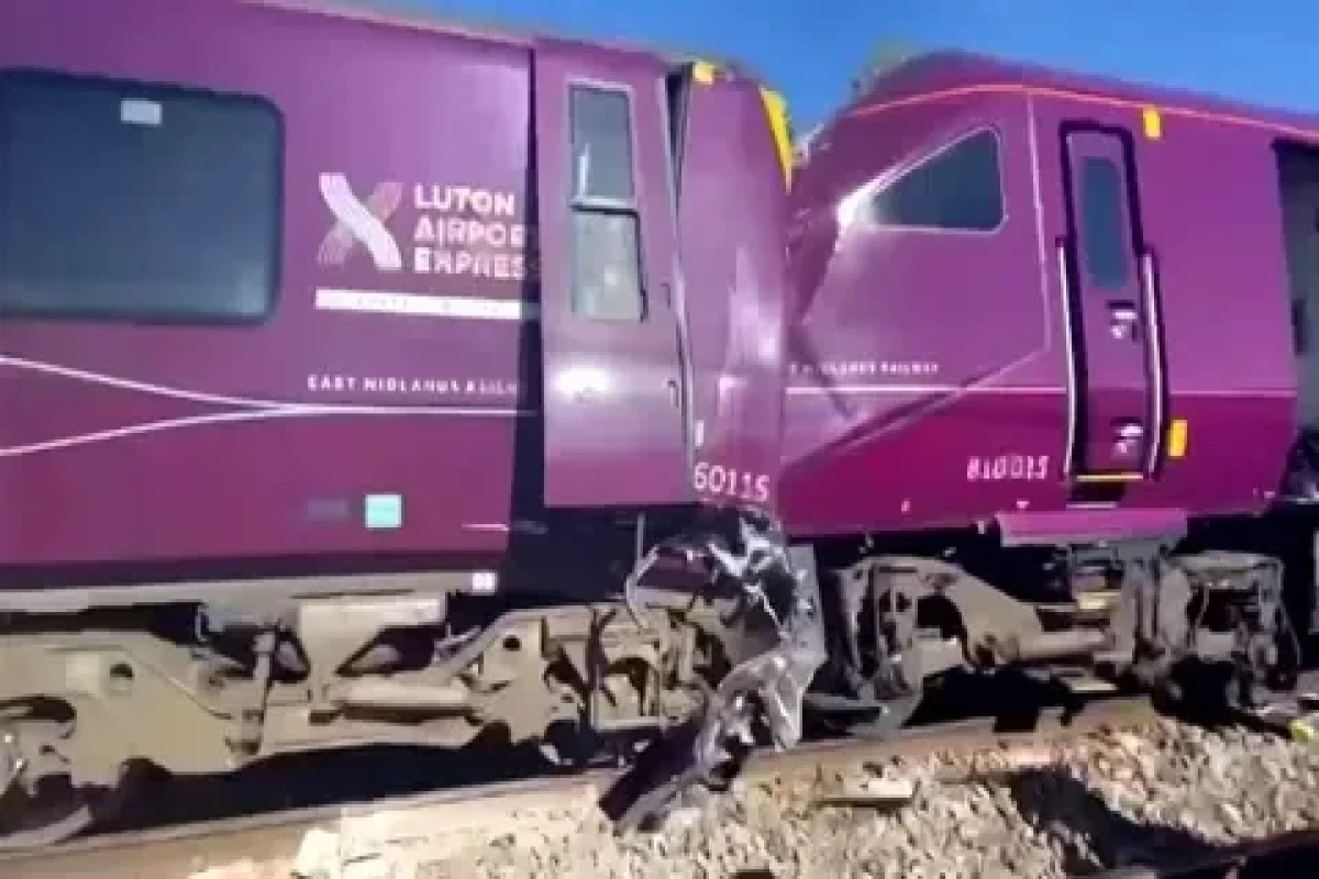 Britaniyada iki sərnişin qatarı toqquşub, maşinist ölüb, 89 nəfər yaralanıb