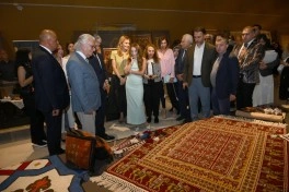 Azərbaycan Milli Xalça Muzeyində “Bir mədəniyyət xəzinəsi: Divanü lüğat-it-türk” sərgisi açılıb - FOTO