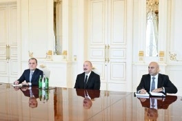 Prezident İlham Əliyev Türkiyənin xarici işlər nazirini qəbul edib