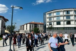 IV Şuşa Qlobal Media Forumunun iştirakçıları Xankəndidə Zəfər parkını ziyarət edib - FOTO