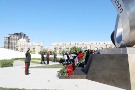 Dövlət Xidmətinin şəxsi heyəti Zəfər parkını ziyarət edib