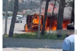 Bakıda avtovağzalın yaxınlığında avtobus yanıb - FOTO - VİDEO