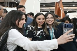Leyla Əliyeva və Arzu Əliyeva "Urban Expo" sərgisi ilə tanış olublar