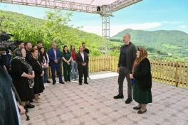 Prezident İlham Əliyev Şuşanın Böyük Qaladərəsi kəndində görülən işlərlə tanış olub, sakinlərlə görüşüb - FOTO - YENİLƏNİB