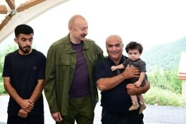 Prezident İlham Əliyev Şuşanın Kiçik Qaladərəsi kəndində görülən işlərlə tanış olub və kəndə qayıdan sakinlərlə görüşüb - FOTO
