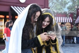 Bakının mərkəzində kəlağayı ilə yürüş keçirilib - FOTO