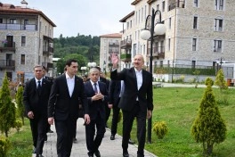 Azərbaycan və Türkmənistan prezidentləri Şuşada inşa edilmiş birinci yaşayış kompleksində olublar