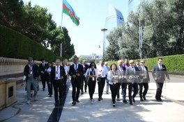 Türkiyə nümayəndə heyəti Şəhidlər xiyabanı və Türk şəhidliyini ziyarət edib - FOTO