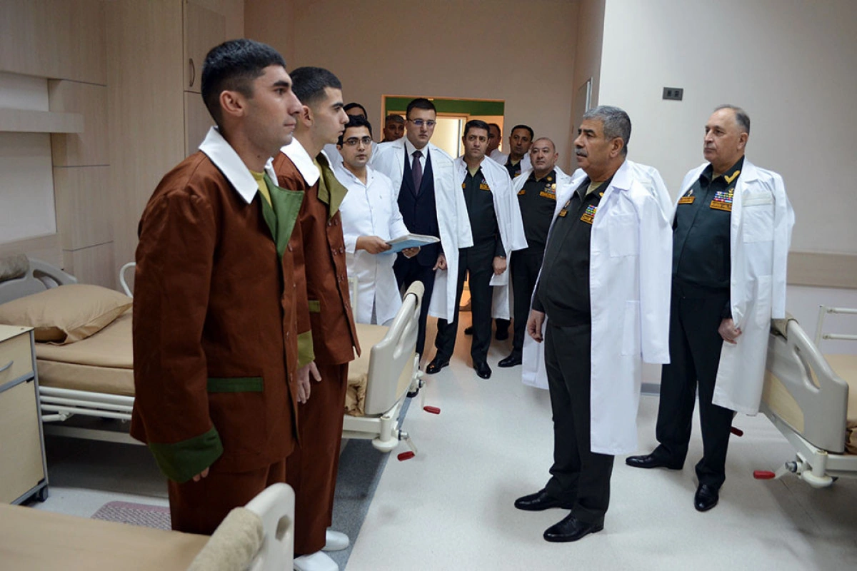 Müdafiə Nazirliyinin rəhbərliyi Baş Klinik Hospitalda olub - VİDEO