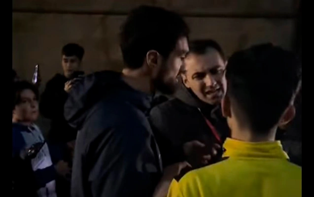 Uşaqları Mahirlə şəkil çəkdirməyə qoymadı  - Video