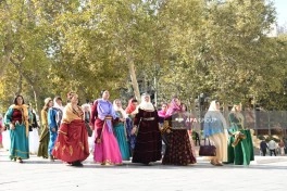 Bakının mərkəzində kəlağayı ilə yürüş keçirilib - FOTO
