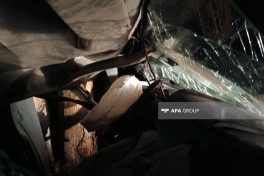 Tovuzda yük avtomobili elektrik dirəyinə çırpılıb, sürücü ölüb - FOTO