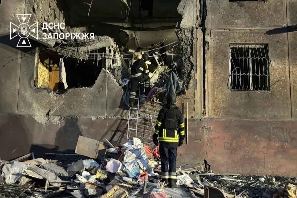 Rusiyanın Zaporojyeyə aviabombalarla endirdiyi zərbələr nəticəsində ölənlərin sayı 15-ə çatıb - YENİLƏNİB - FOTO