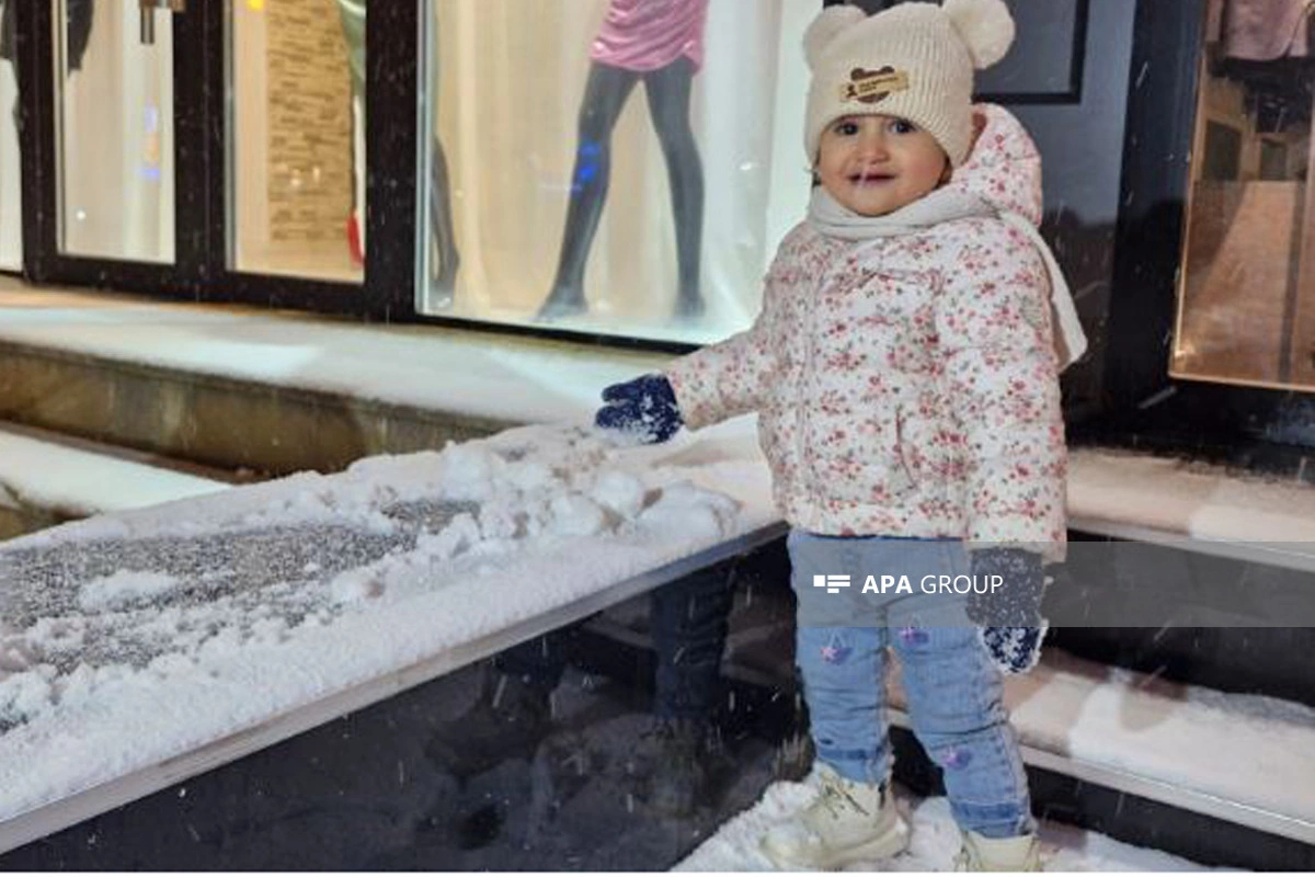 Bakıda qar avtomobillərin hərəkətinə çətinlik yaradıb - FOTO - VİDEO