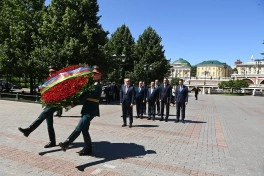 Ceyhun Bayramov Moskvada "Naməlum əsgər" məzarını ziyarət edib - FOTO