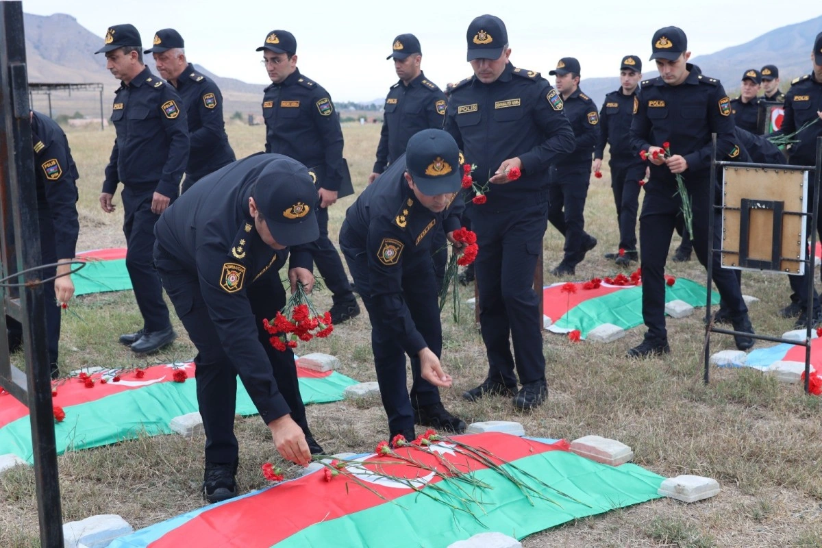 Xocalıda Anım Günü ilə bağlı Şəhidlər xiyabanı ziyarət olunub - FOTO