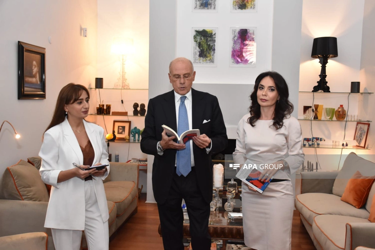Müasir Azərbaycan və İtaliya şeirlərindən ibarət toplunun təqdimatı keçirilib - FOTO